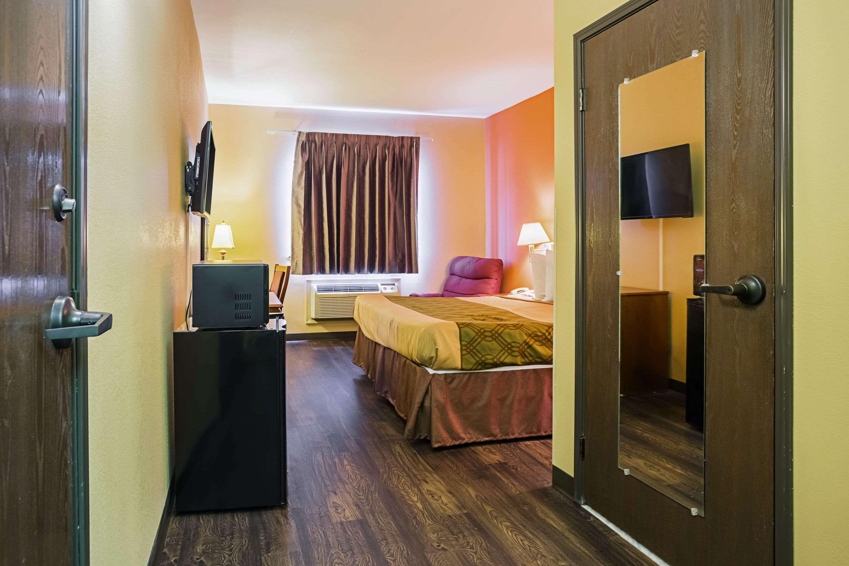 Econo Lodge Inn & Suites Ripley Exteriör bild
