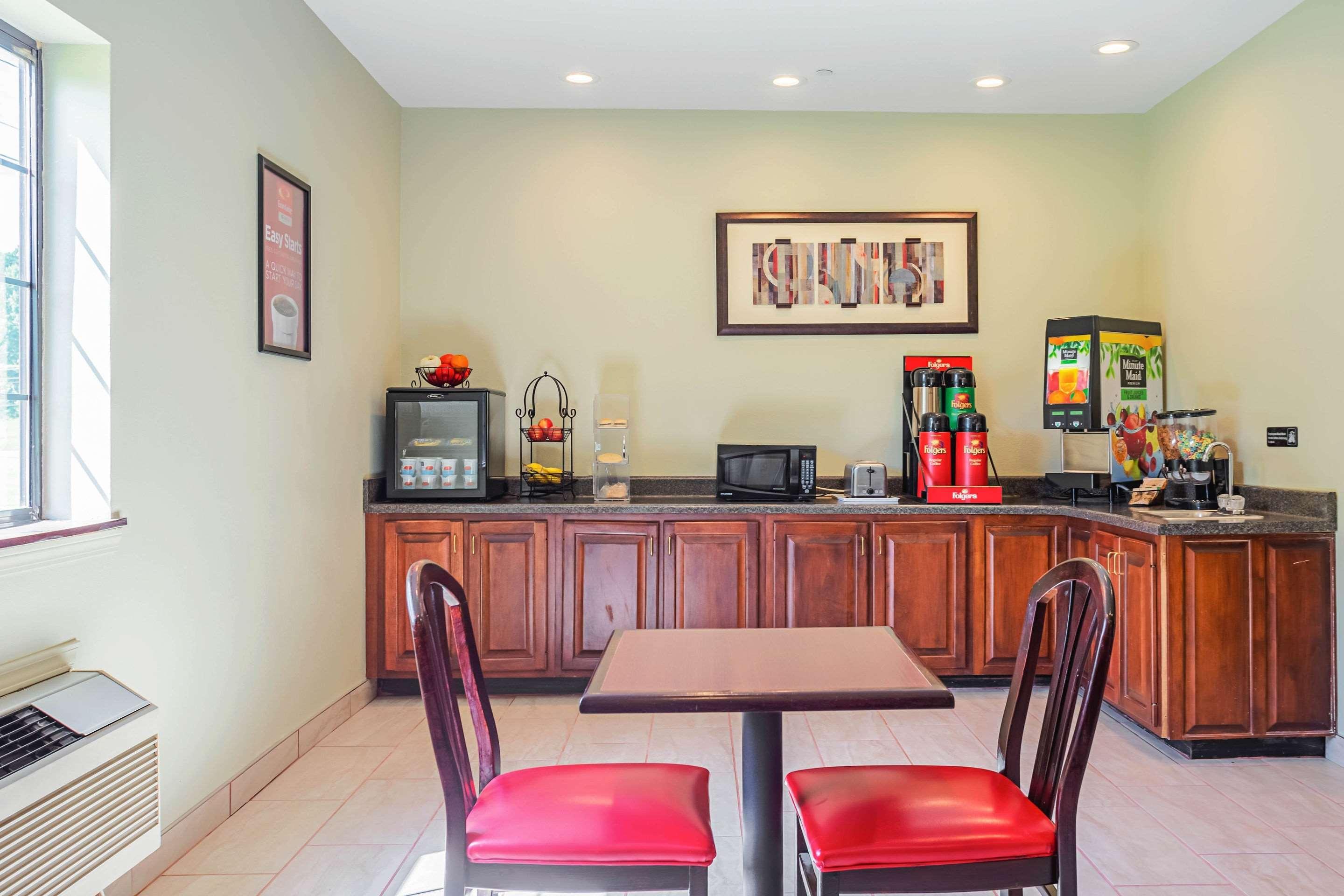 Econo Lodge Inn & Suites Ripley Exteriör bild