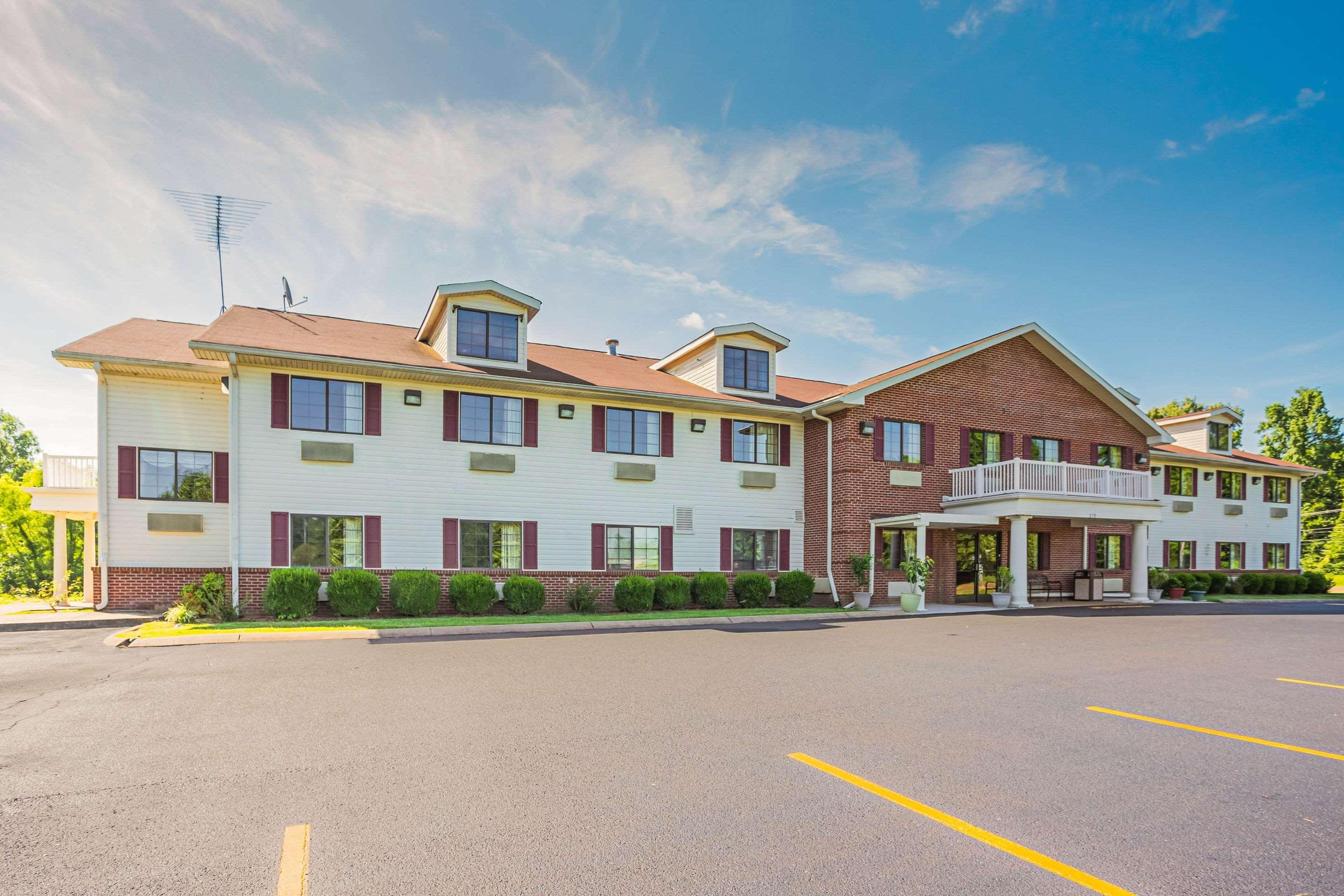 Econo Lodge Inn & Suites Ripley Exteriör bild