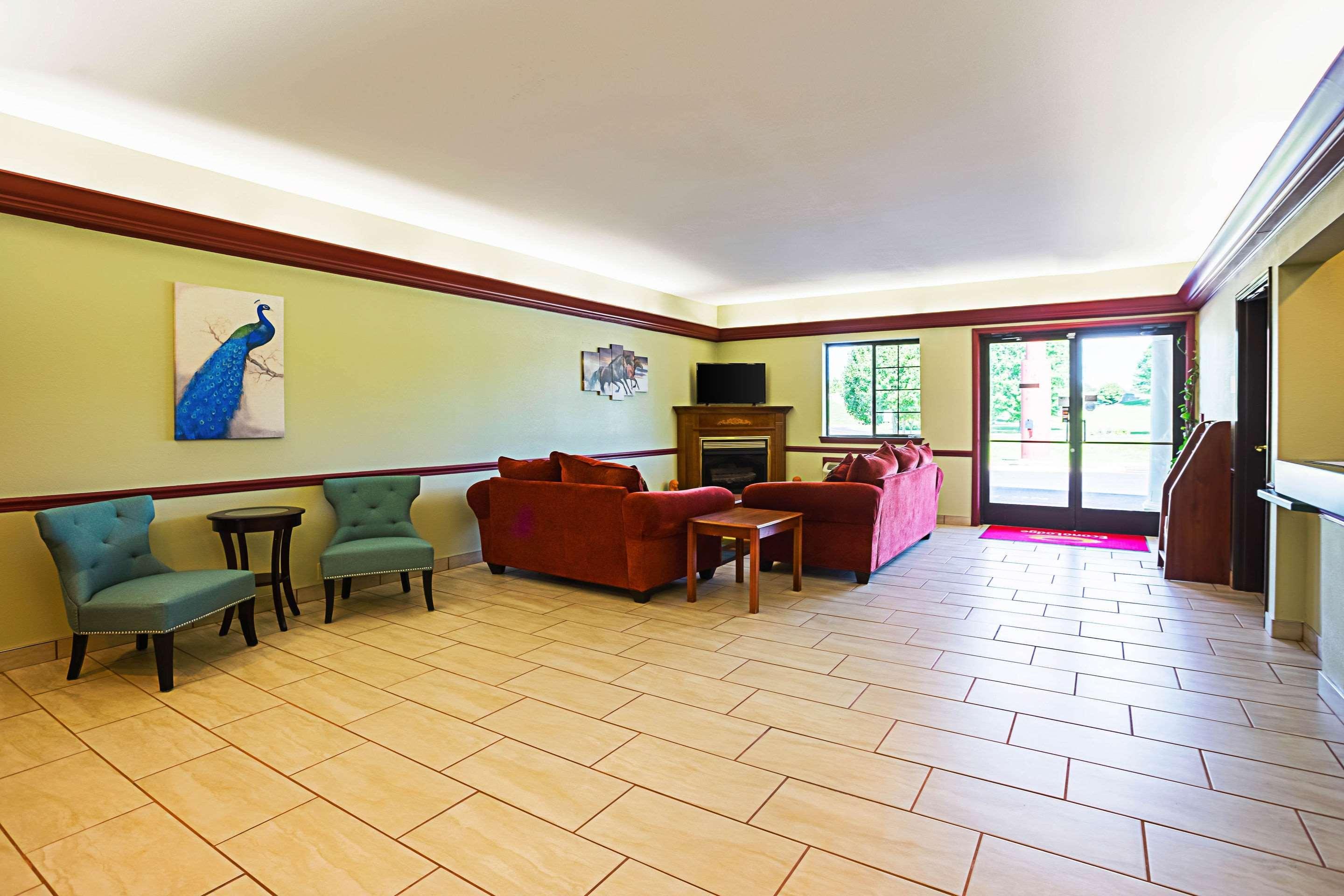 Econo Lodge Inn & Suites Ripley Exteriör bild