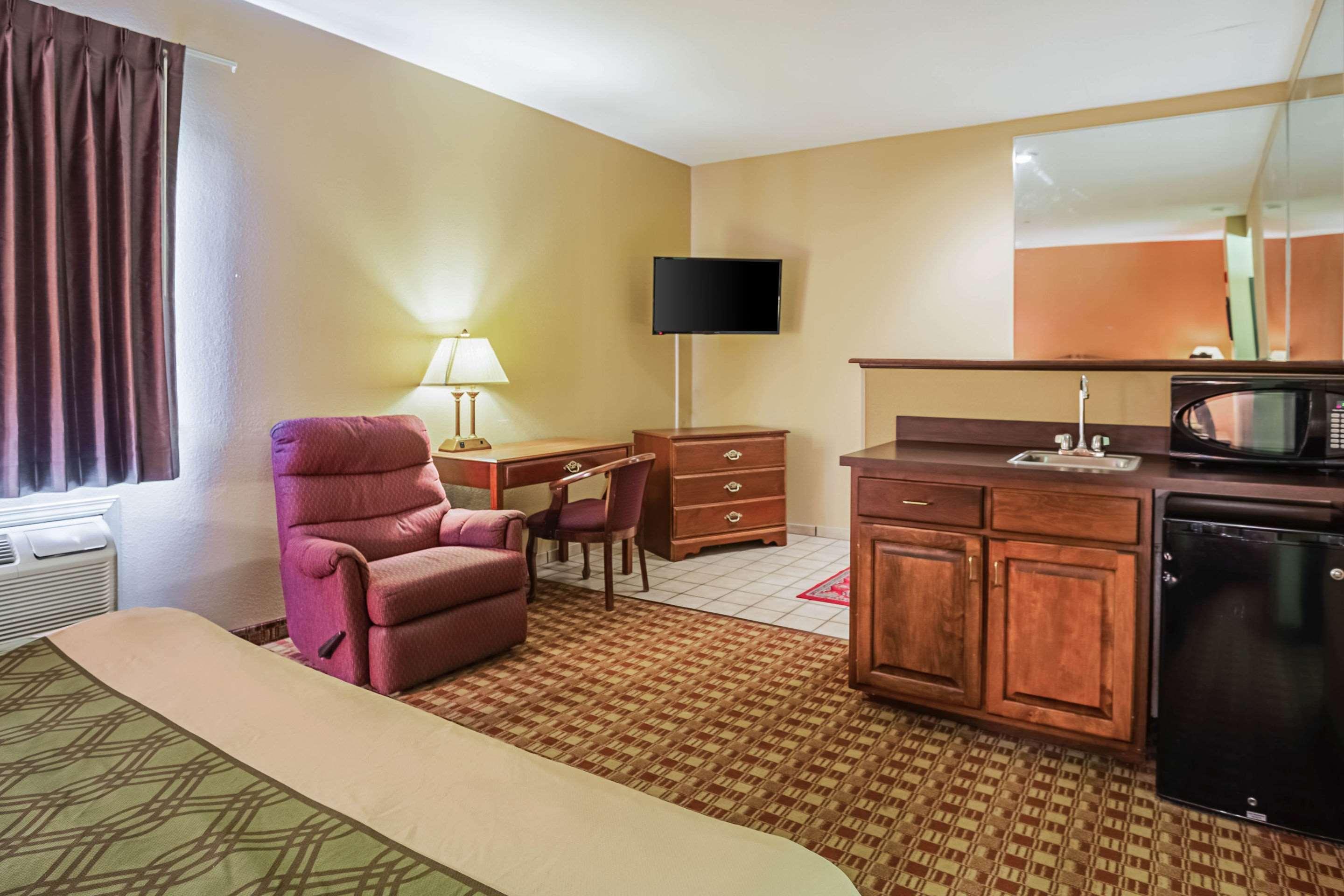 Econo Lodge Inn & Suites Ripley Exteriör bild