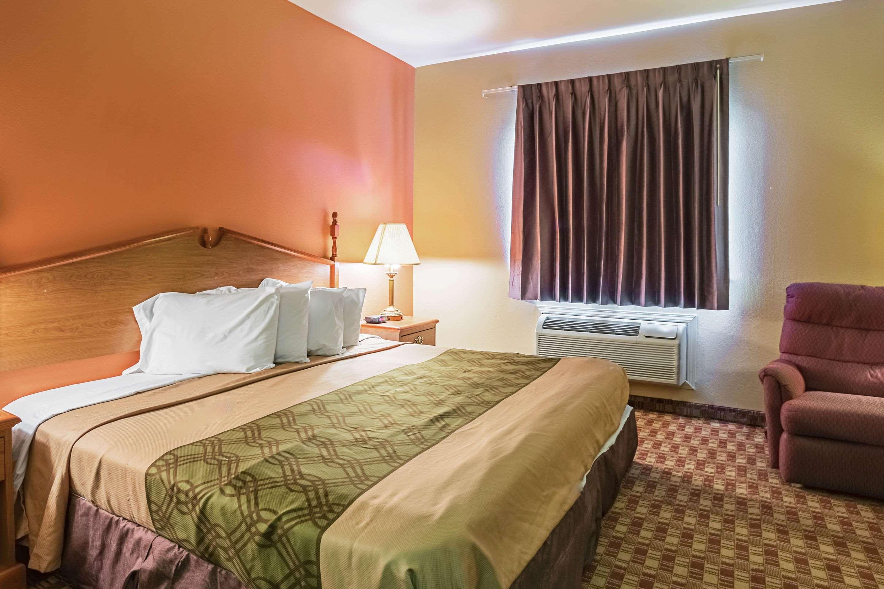 Econo Lodge Inn & Suites Ripley Exteriör bild