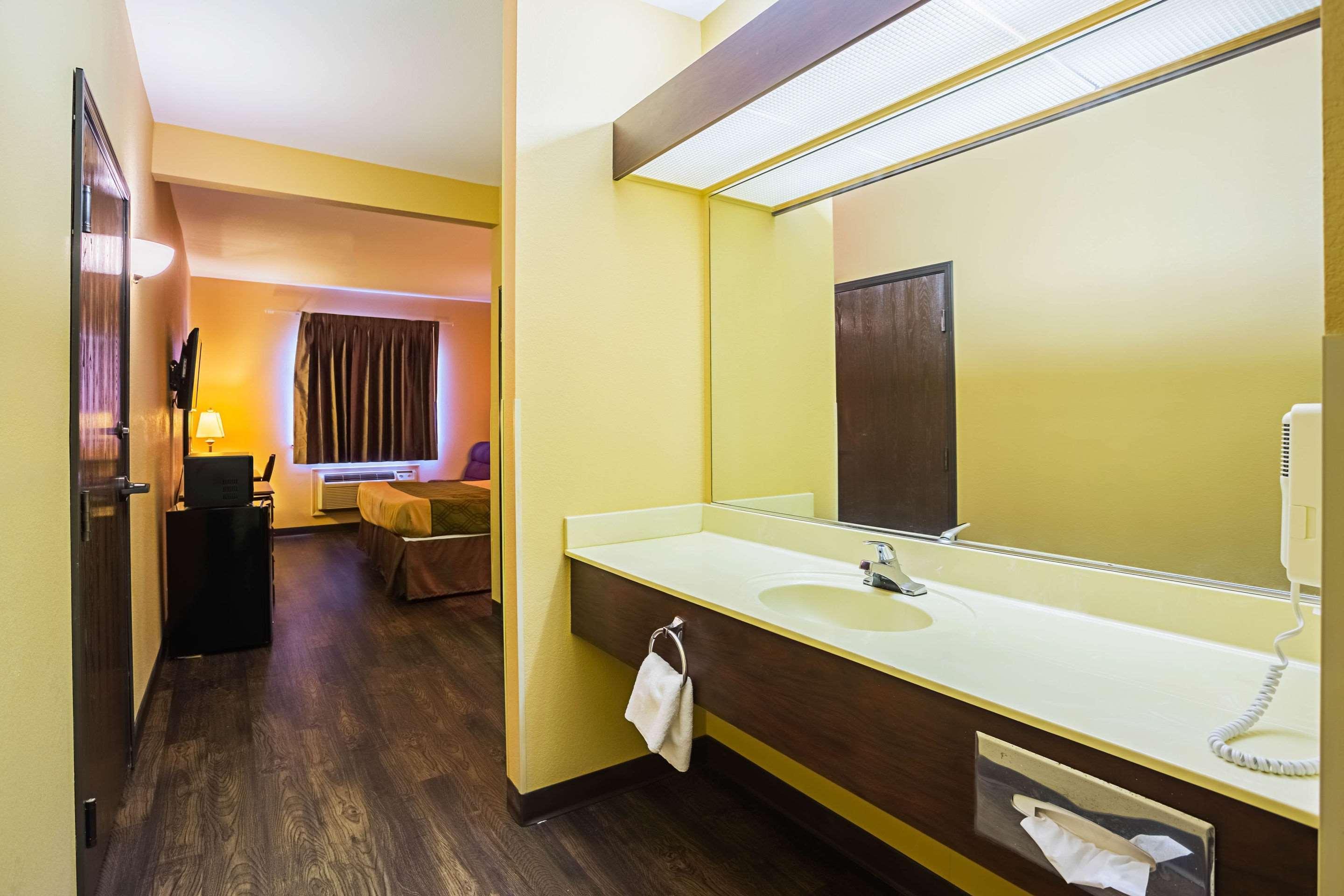 Econo Lodge Inn & Suites Ripley Exteriör bild