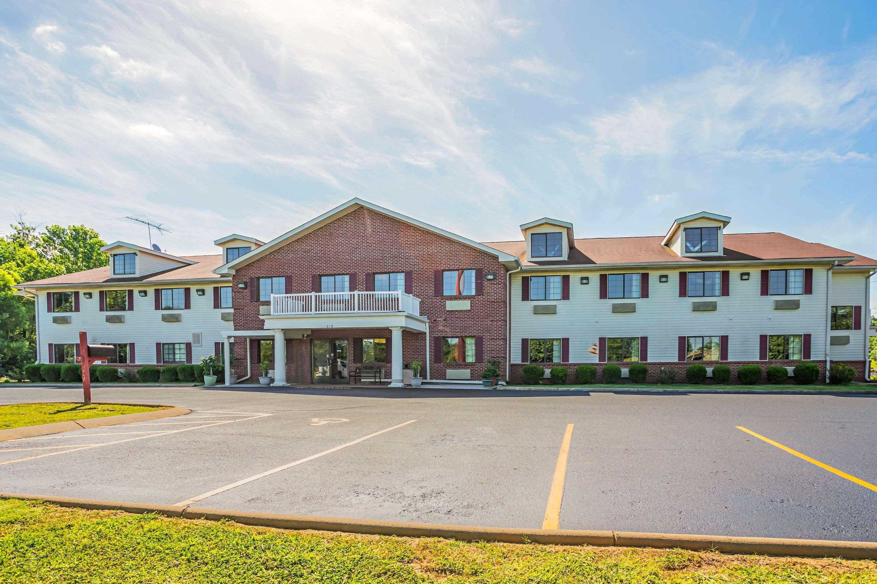 Econo Lodge Inn & Suites Ripley Exteriör bild