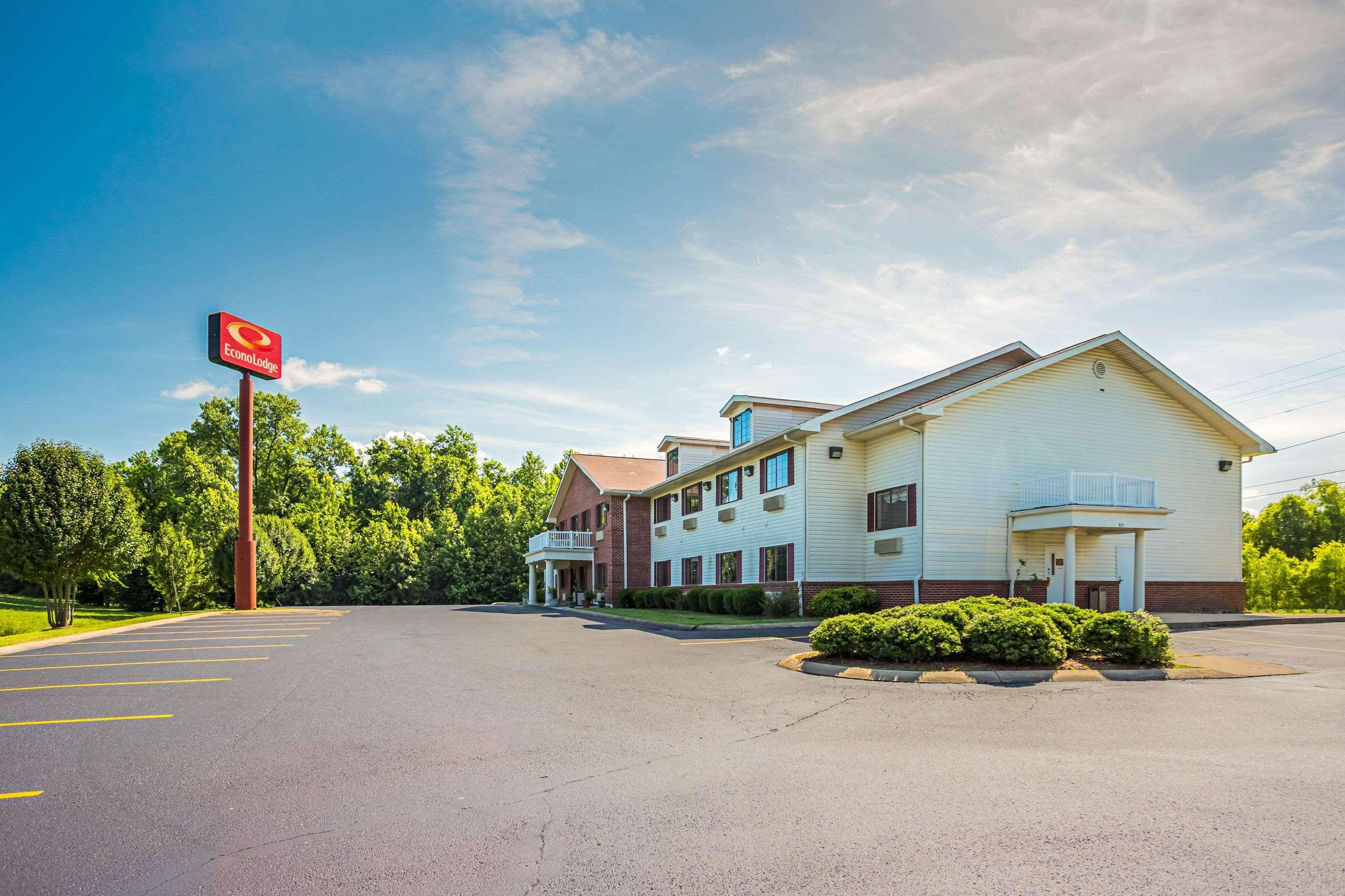 Econo Lodge Inn & Suites Ripley Exteriör bild