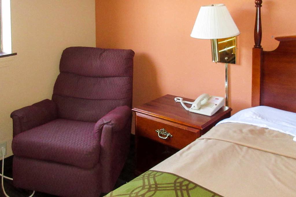 Econo Lodge Inn & Suites Ripley Rum bild
