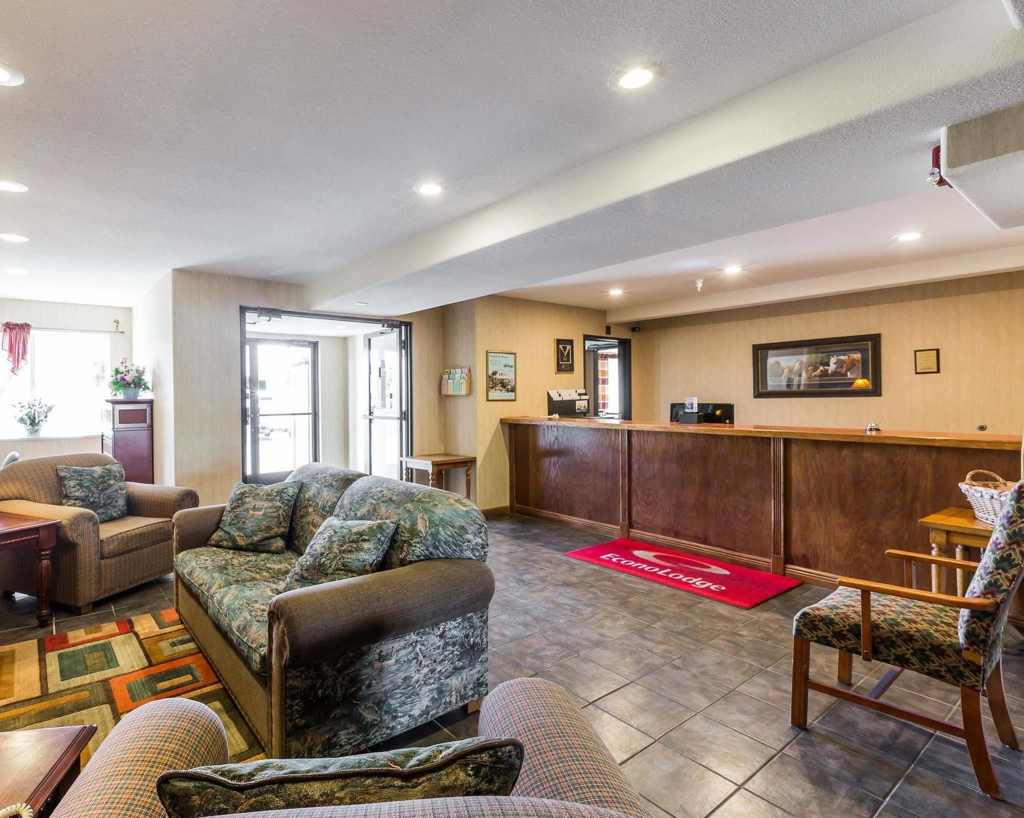 Econo Lodge Inn & Suites Ripley Exteriör bild