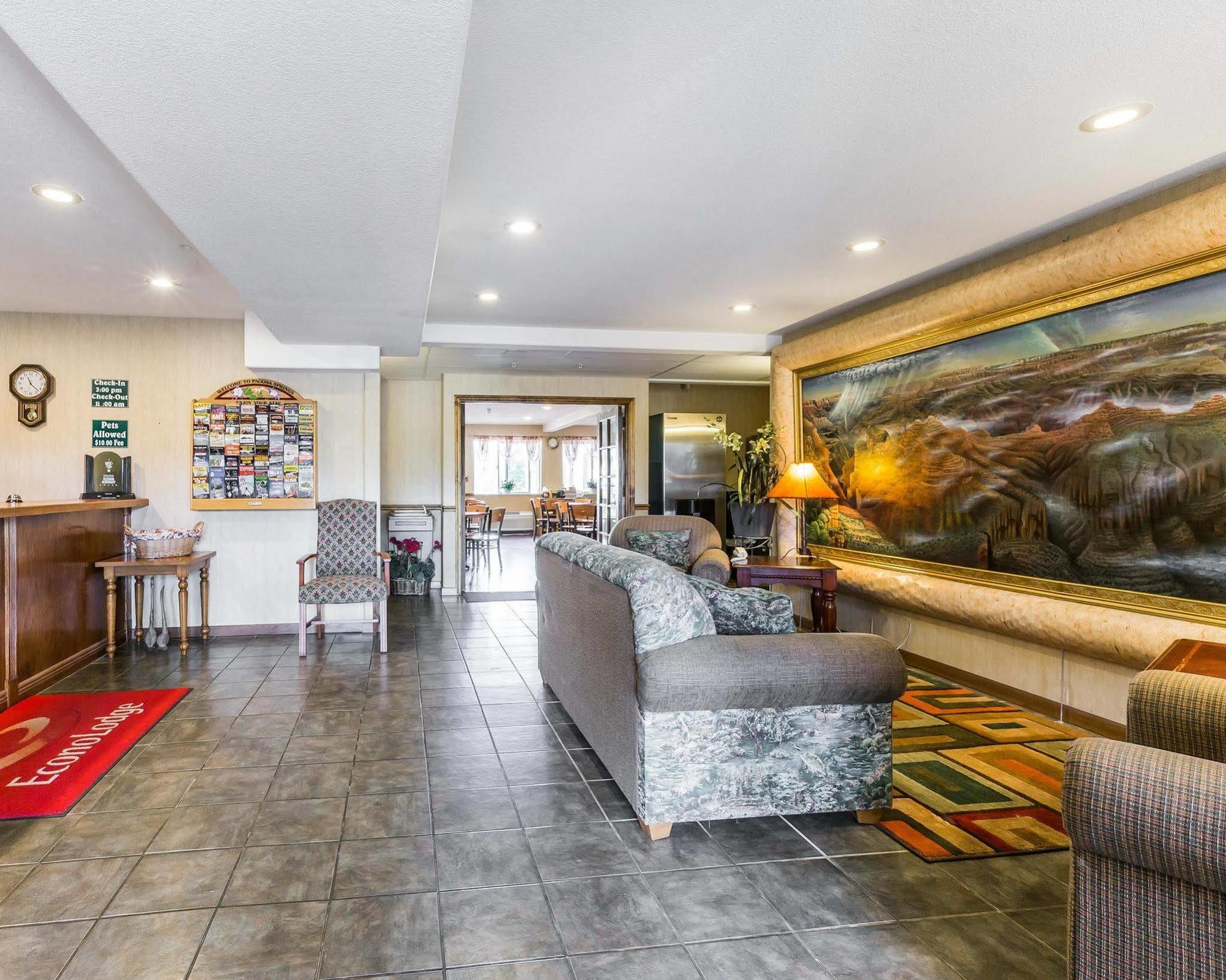 Econo Lodge Inn & Suites Ripley Exteriör bild