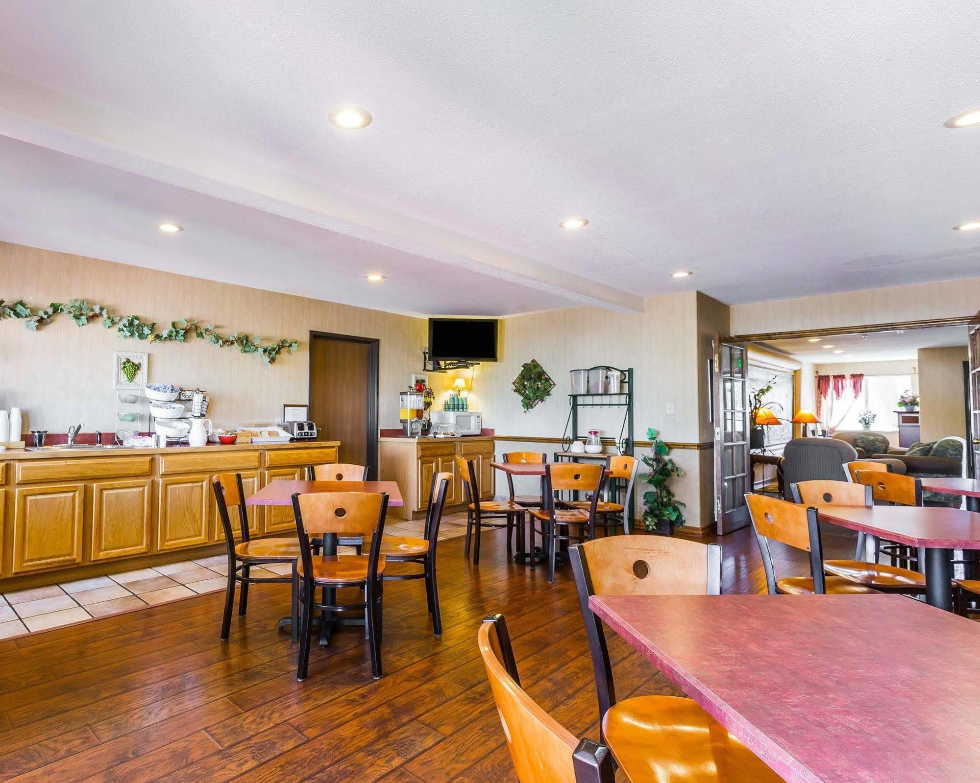 Econo Lodge Inn & Suites Ripley Exteriör bild