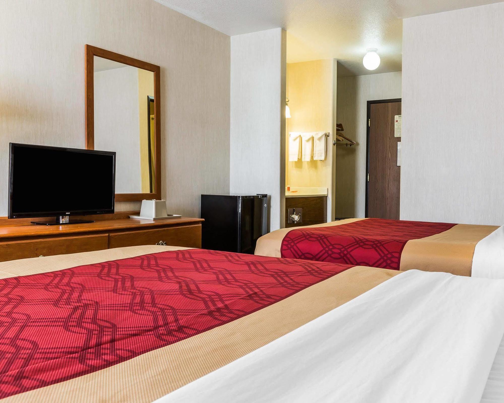 Econo Lodge Inn & Suites Ripley Exteriör bild