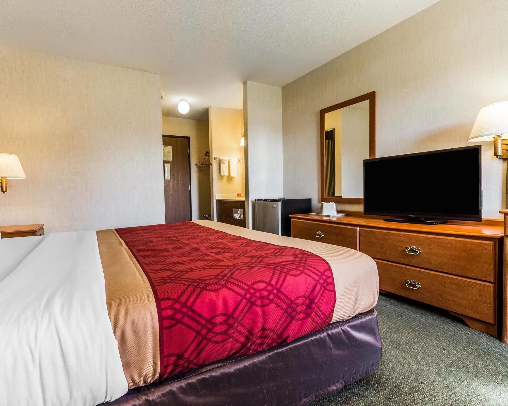 Econo Lodge Inn & Suites Ripley Exteriör bild
