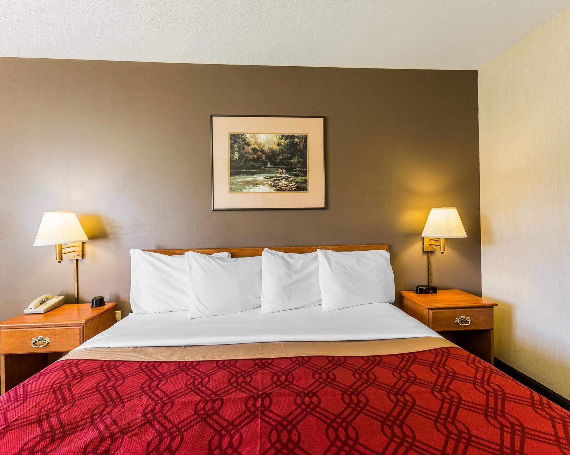 Econo Lodge Inn & Suites Ripley Exteriör bild