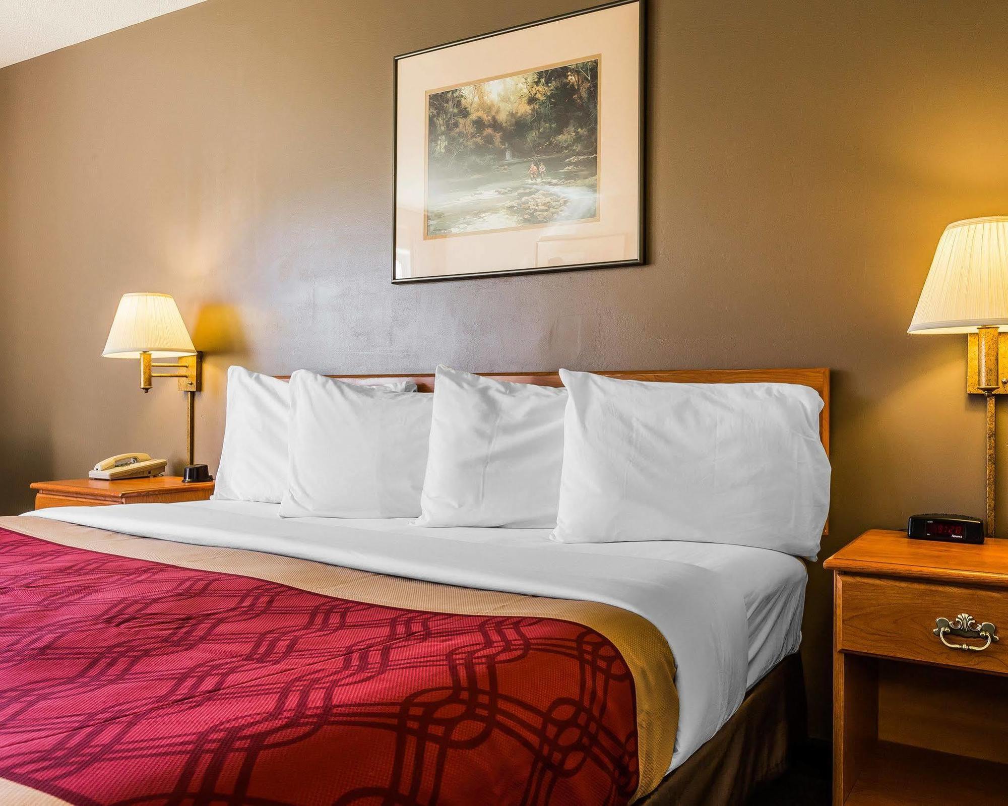 Econo Lodge Inn & Suites Ripley Exteriör bild