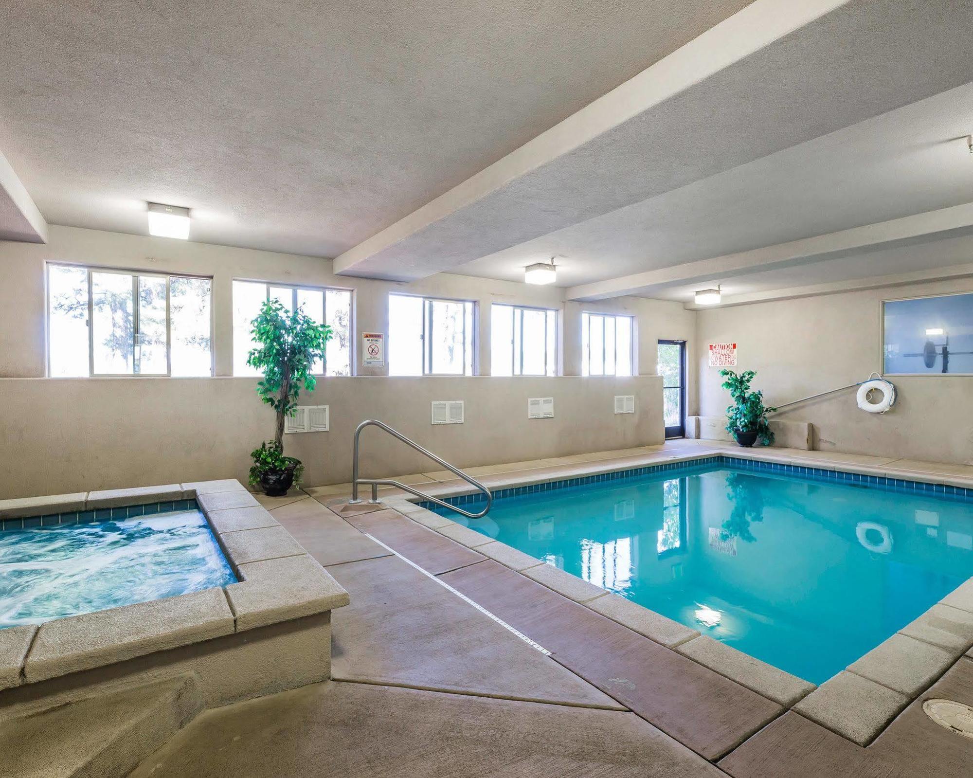 Econo Lodge Inn & Suites Ripley Exteriör bild